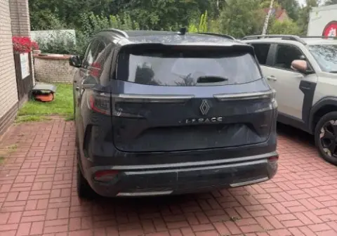 1 Renault Espace، طراز E-Tech Hybrid، فحص فني حتى 10/26، أول تسجيل: 20.10.2023، لوحة OL-JP 1982، ستيشن