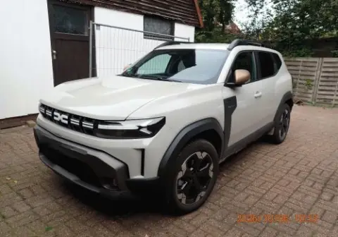 1 Dacia Duster، أول تسجيل: 10.12.2025، لوحة OL-DP 1111، 1.789 سم³، 116 كيلوواط (80 كيلوواط)، Extreme-Hybrid