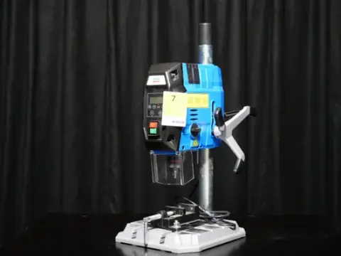 M 10556 Bordboremaskine 720 W 13 mm