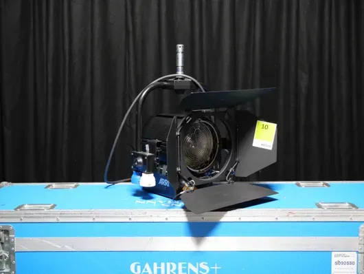 ARRI True Blue ST1 1kW 阶梯透镜聚光灯 4 件套，带箱