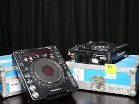 2'li set Pioneer CDJ 1000 MK3 DJ/CD çalar kutulu