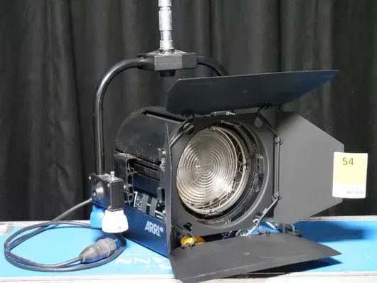 ARRI True Blue ST1 1kW 阶梯透镜聚光灯 4 件套带箱