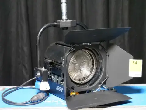 ARRI True Blue ST1 1kW kademeli mercekli spot, çantalı 4'lü set