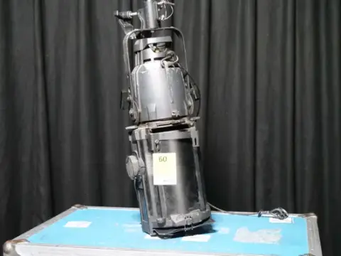 Source4 25-50° 750W profil spotlar, kasada 6'lı set