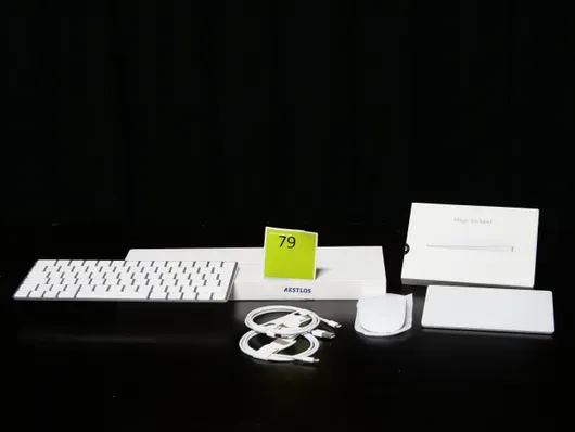 Set composto da Apple Magic Mouse, tastiera e Trackpad 2