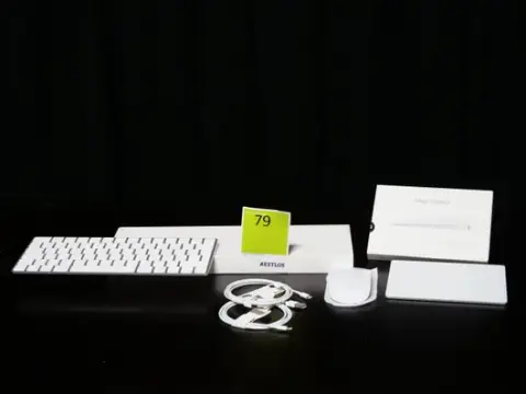 Set composto da Apple Magic Mouse, tastiera e Trackpad 2