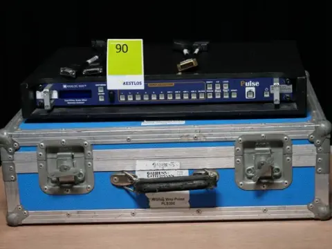 Analog Way Pulse PLS300 kesintisiz mikser, anahtarlayıcı, ölçekleyici