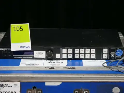 Novastar VX4S LED denetleyici, çanta dahil