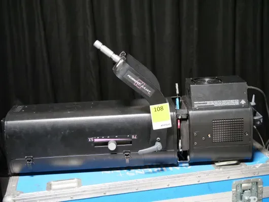 Robert Juliat 711 SX Profiler 8-16° 2kW 含箱