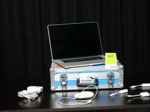 Apple MacBook Pro Retina 15" माउस सहित
