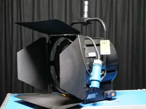 ARRI True Blue ST5 5 kW lensli spot, çantalı