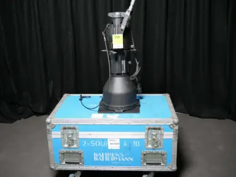 ETC Source4 10° 750 W profil spot, 2'li set çantalı