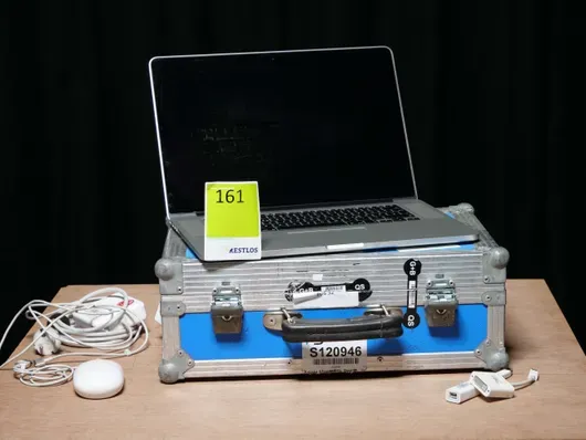 Apple MacBook Pro Retina 15" माउस सहित