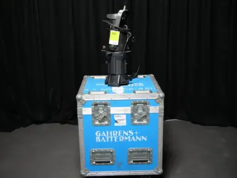 ETC Source4 50° 750W profil spotlar, kasada 4'lü set