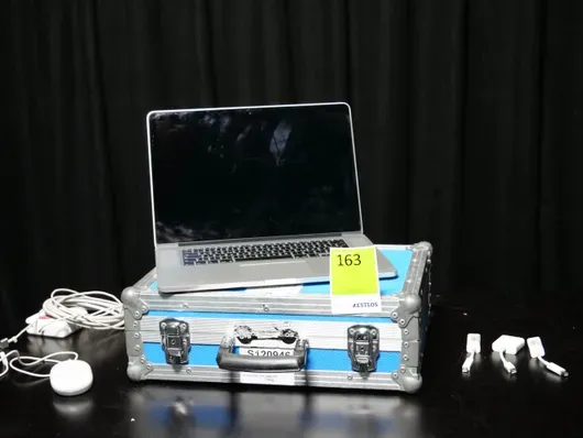 Apple MacBook Pro Retina 15" 含鼠标