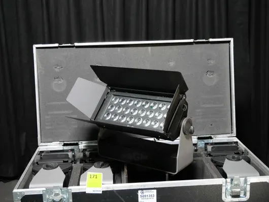 SGM P6 LED 户外泛光灯 4 件套,带箱