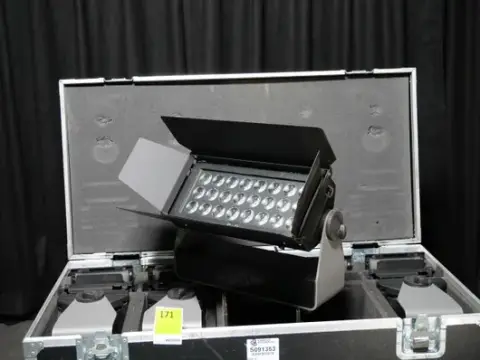 SGM P6 LED dış mekân projektörleri, kasada 4'lü set