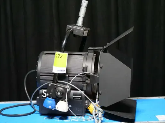 ARRI True Blue ST1 1kW 阶梯透镜聚光灯 4 件套，带箱