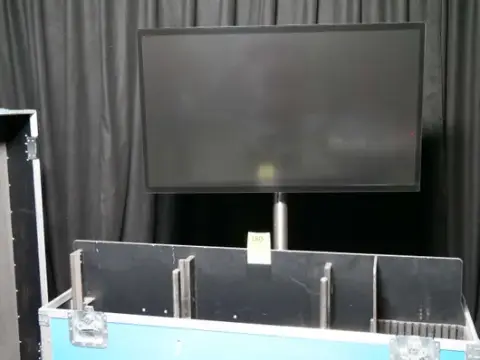 NEC P463 PCAP display touch HD 46"