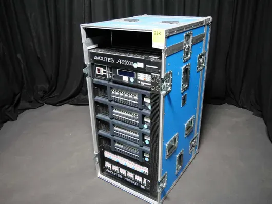 Avolites Art 2000 24x dimmer / 24x faststrømsrack inkl. patchkabel