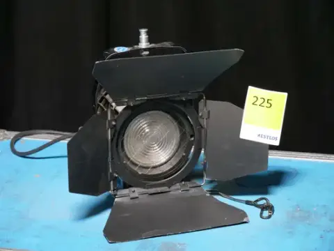 6'lı set ARRI 650 W mercekli spot lamba, çantalı