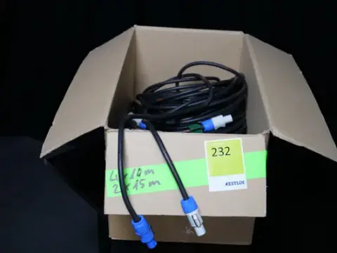 4x yaklaşık 10 m + 2x yaklaşık 15 m Powercon kablo mavi/beyaz