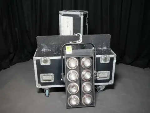 2x 8-Lite Blinder case içinde