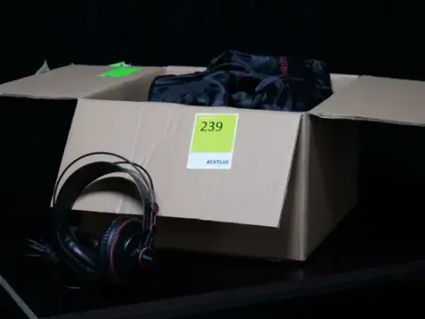 10 adet Superlux HD 681 2X32 OHMS kulaklık, saklama çantasında