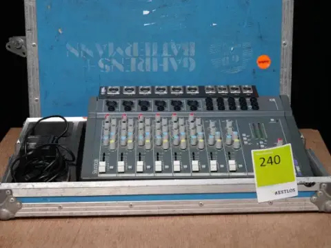 Soundcraft Spirit Folio 10/2 case içinde
