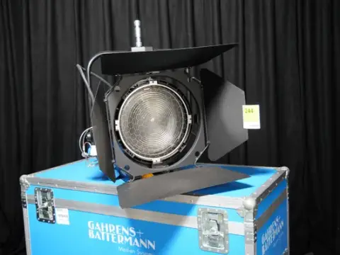 2'li set ARRI True Blue ST5 5 kW mercekli spot