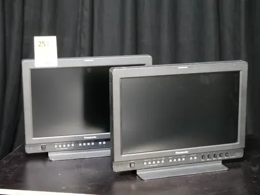 2台套装预览监视器 17" Panasonic BT-LH1700WE