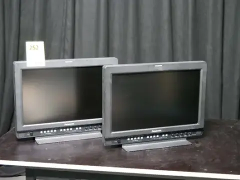 2'li set 17" Panasonic BT-LH1710E önizleme monitörü