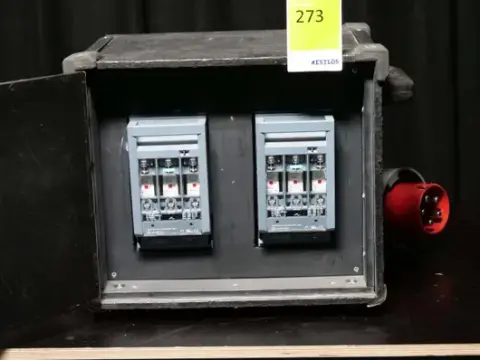 Distribuitor trifazat 125A la 2x 63A