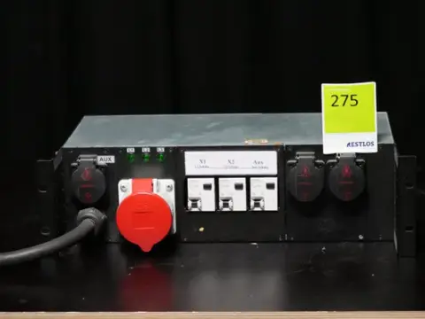 Distribuitor trifazat 32A la 32A și 3x Schuko