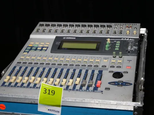 Yamaha 01V 数字调音台含箱