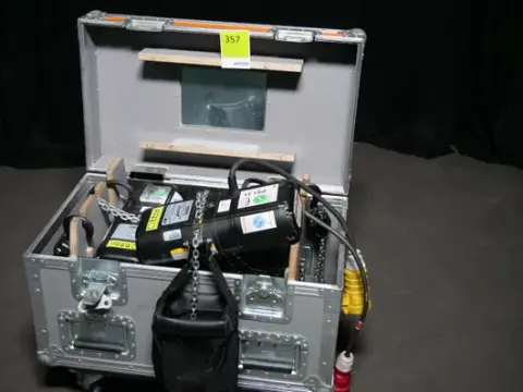 طقم من قطعتين رافعة سلسلة بمحرك CM Prostar 250/2 BGV-D8+ سعة 250 كغ