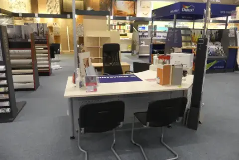 Postazione di lavoro per vendite, con contenuto