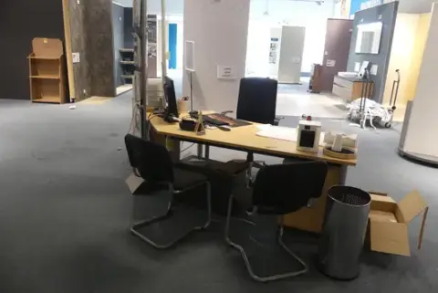 Postazione di lavoro per vendite, con contenuto