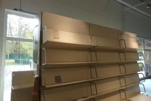 Tavarahylly, 3 kenttää, ilman sisältöä
