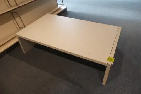Tavarapöytä