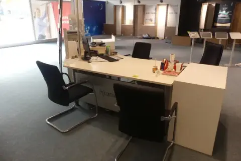 Postazione di lavoro per vendite, con contenuto