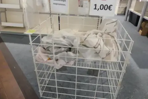 杂货挑选台，含内容物