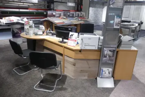 Postazione di lavoro per vendite, con contenuto