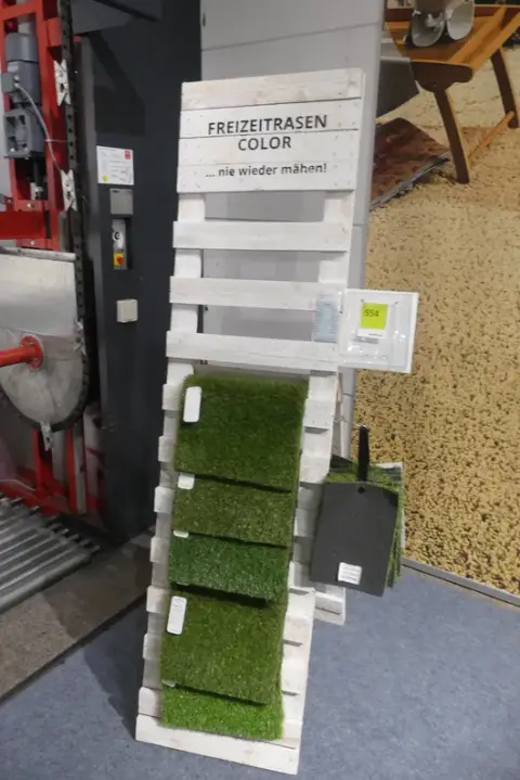 Expositor de mercancía para césped artificial