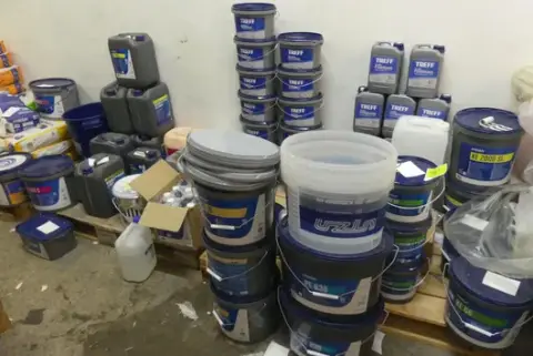 Lot adeziv/material de fixare