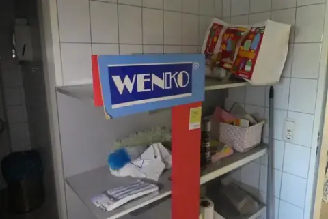 货架，含内容物