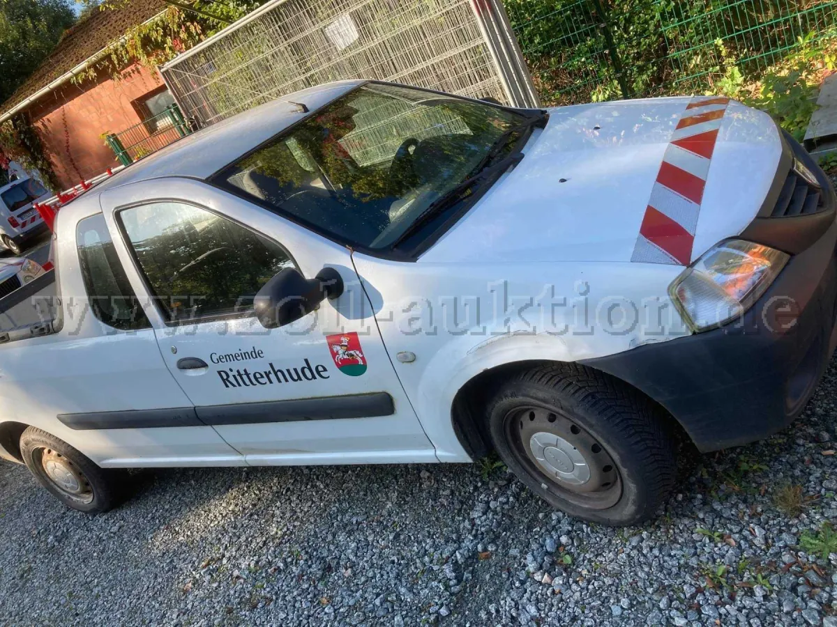 1 Dacia Logan Pick-Up — defect