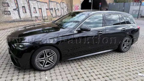 1 سيارة Mercedes-Benz C 220 d 4MATIC T-Modell