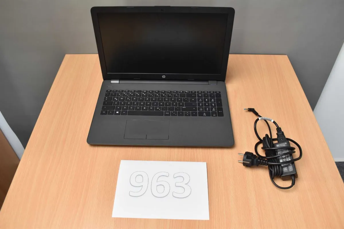 1 台 HP 250 G6 笔记本电脑 – 39,6 厘米 (15,6")