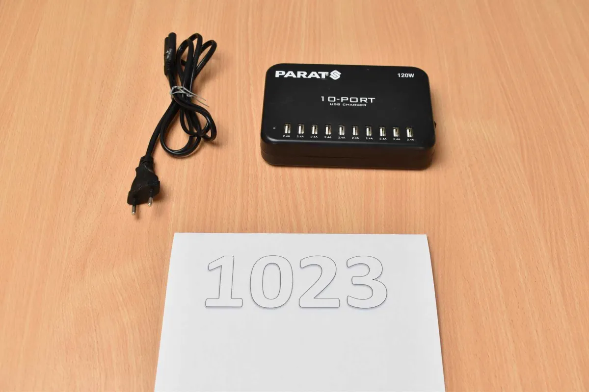 1 个 PARAT PARAPROJECT MC10 多口充电器 USB-A